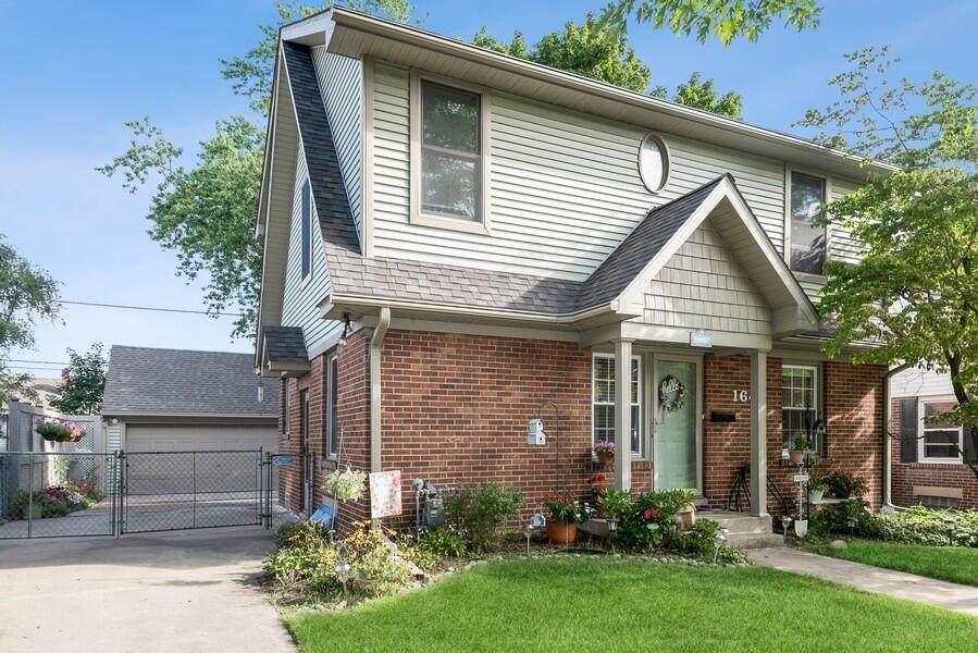 1645 Howard Street - Photo 1