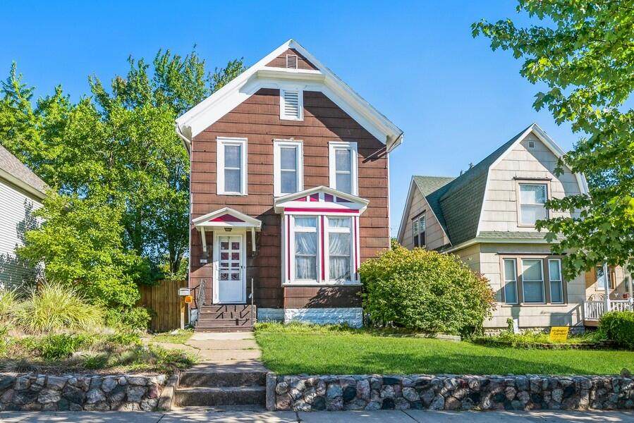 813 Wolcott Avenue - Photo 1