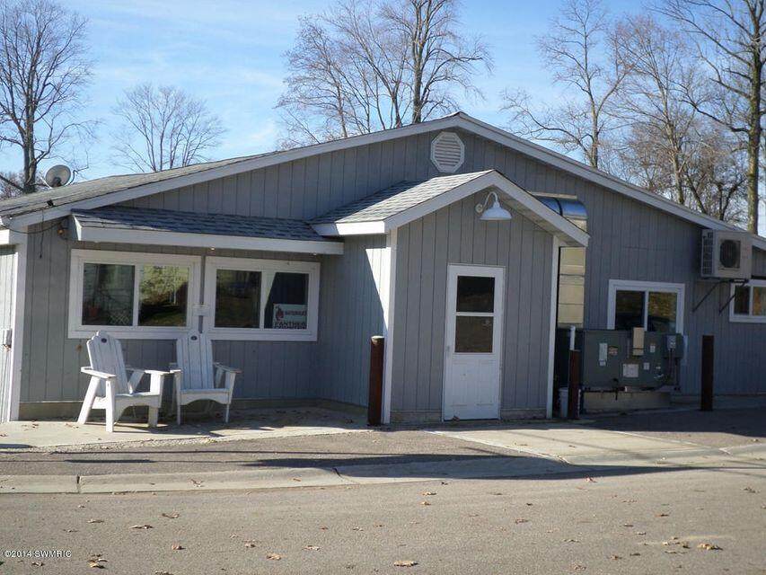 8690 Lake Avenue - Photo 1