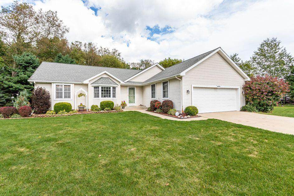 4829 Queen Anne Court - Photo 1
