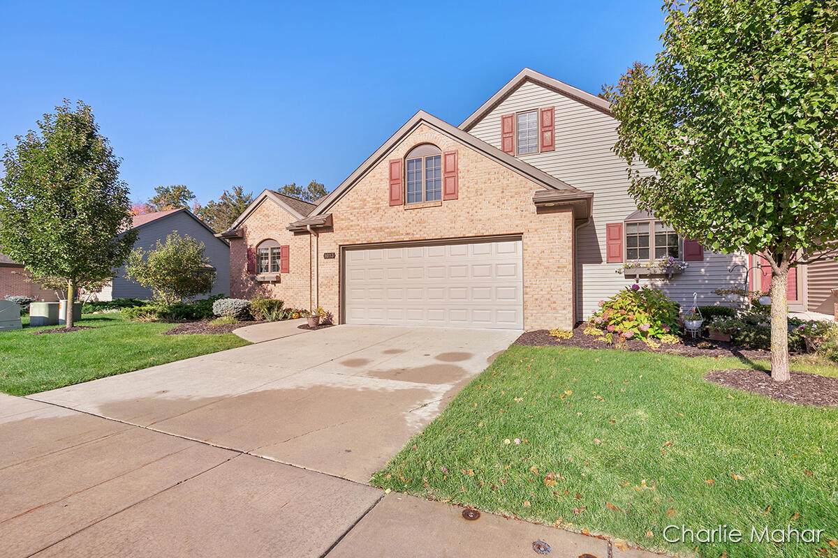 1013 Grosvenor Drive - Photo 1