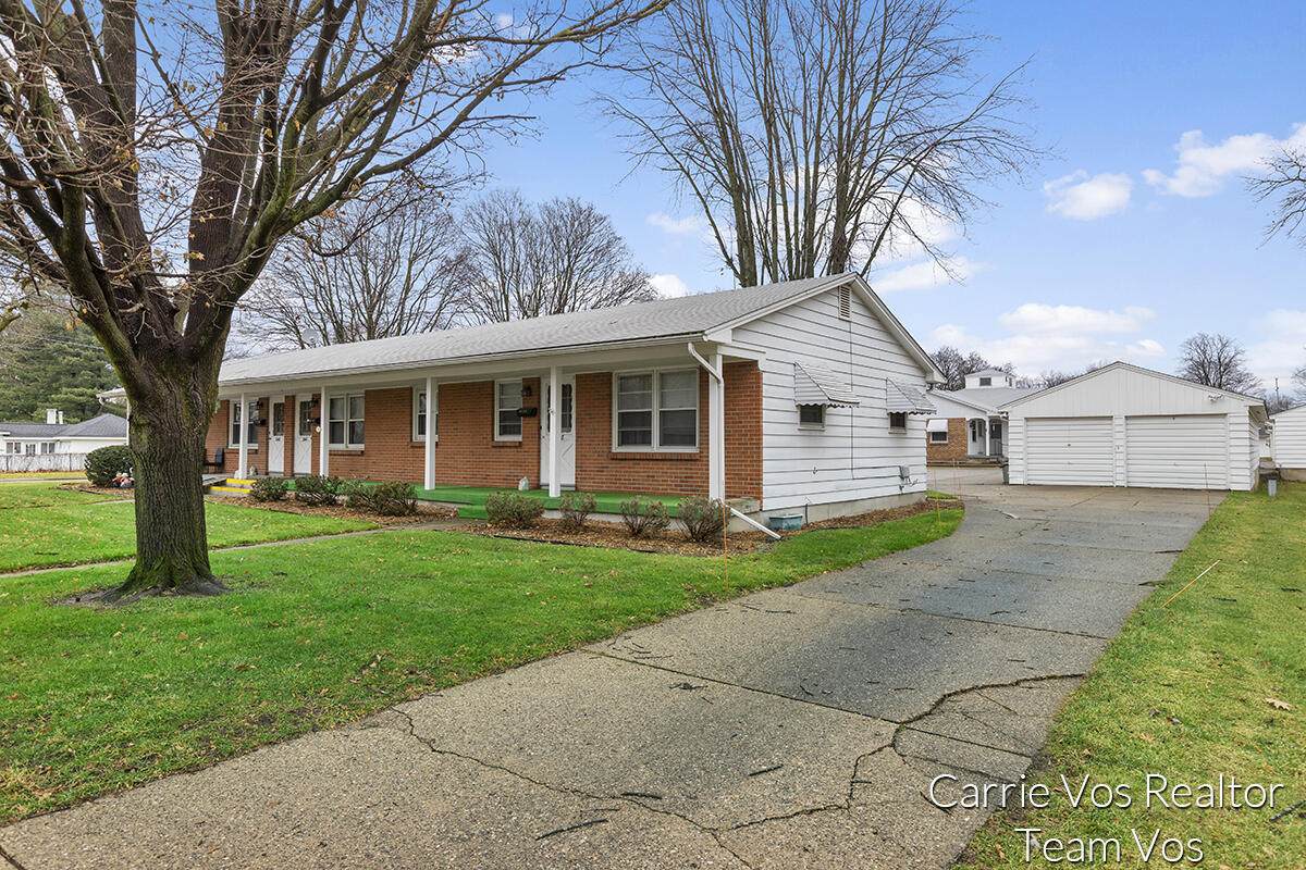 2144 Roos Avenue - Photo 1