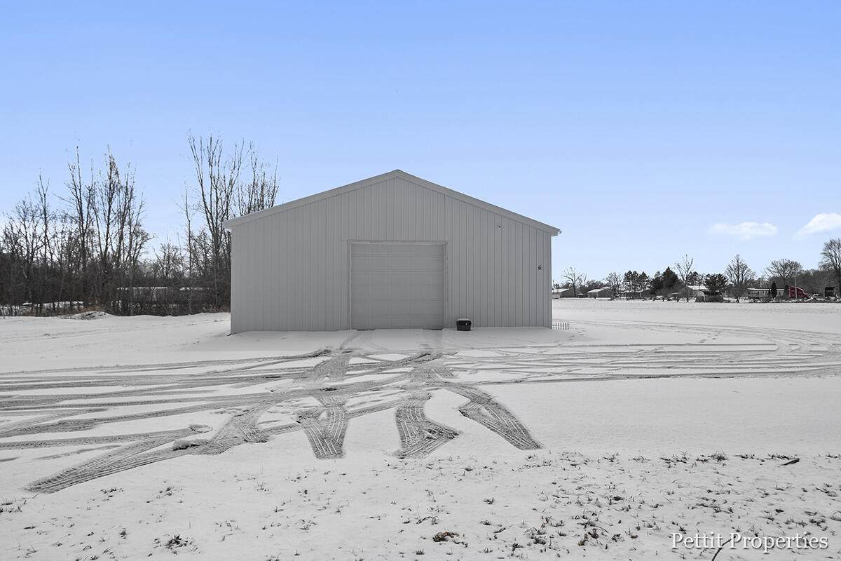 8602 Pakes Road - Photo 1
