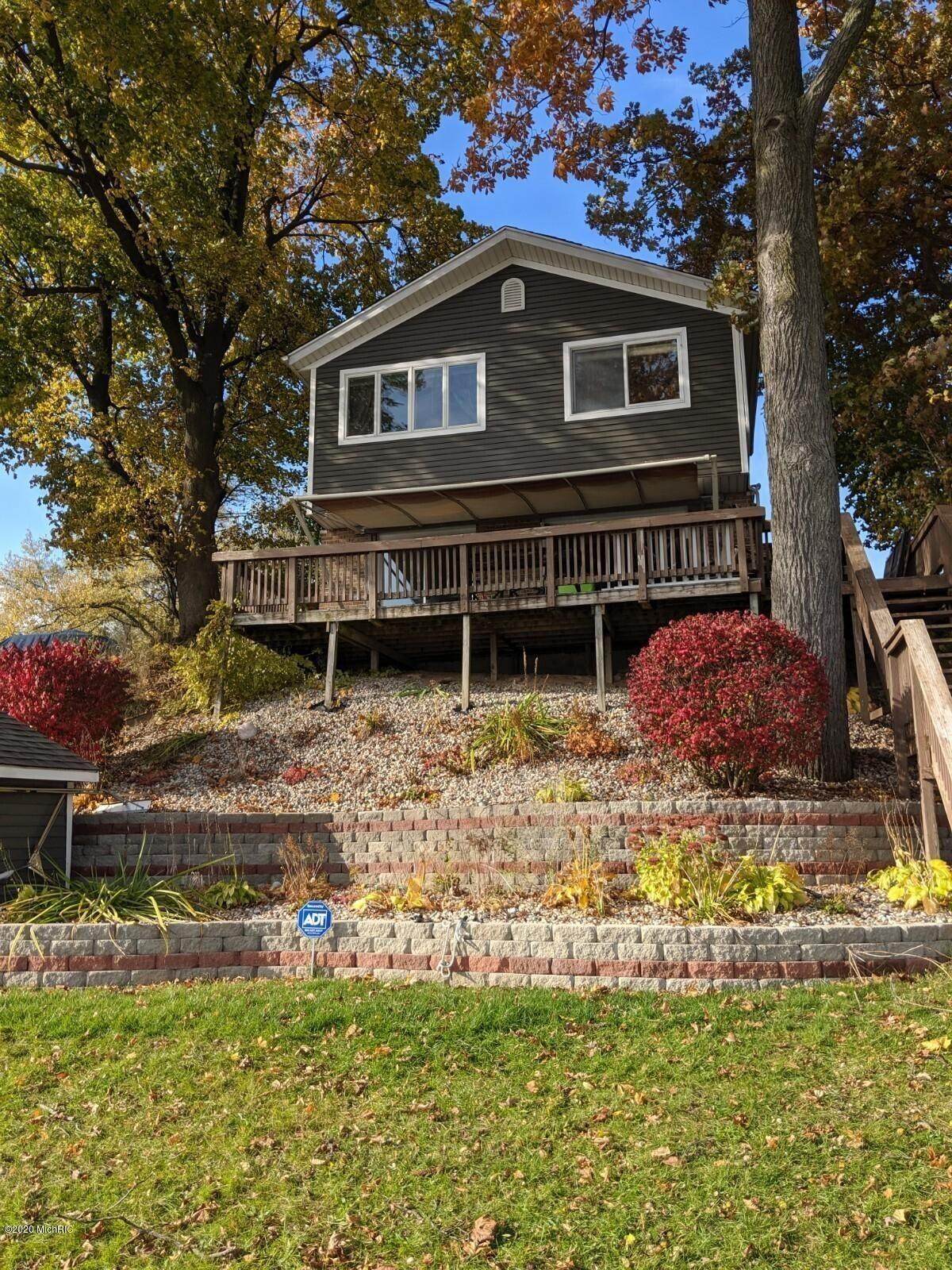 10205 Woodlawn - Photo 1