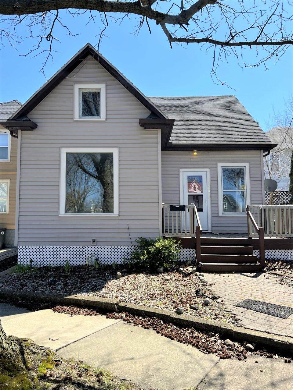 720 Hoyt Street - Photo 1