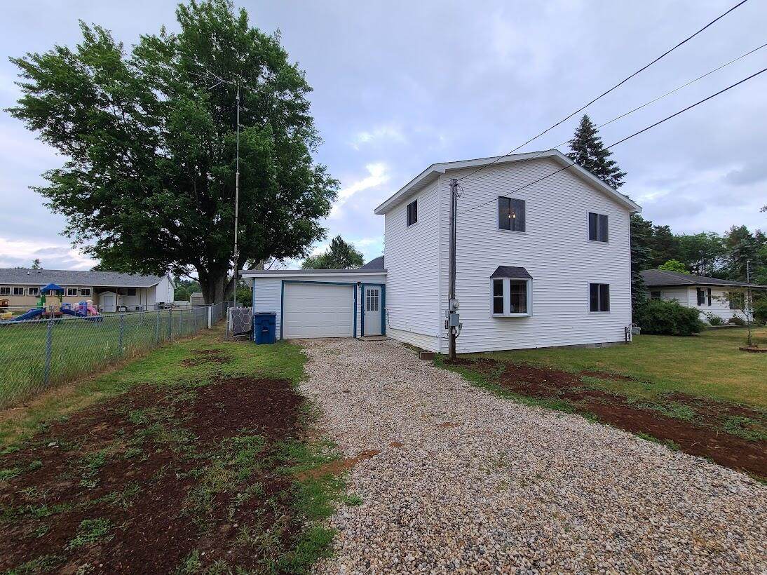 952 Pine Street - Photo 1