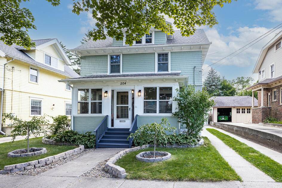 204 Grinnell Street - Photo 1