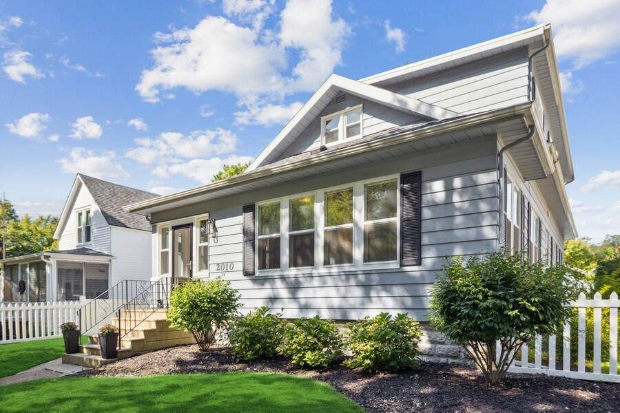 2010 Forres Avenue - Photo 1