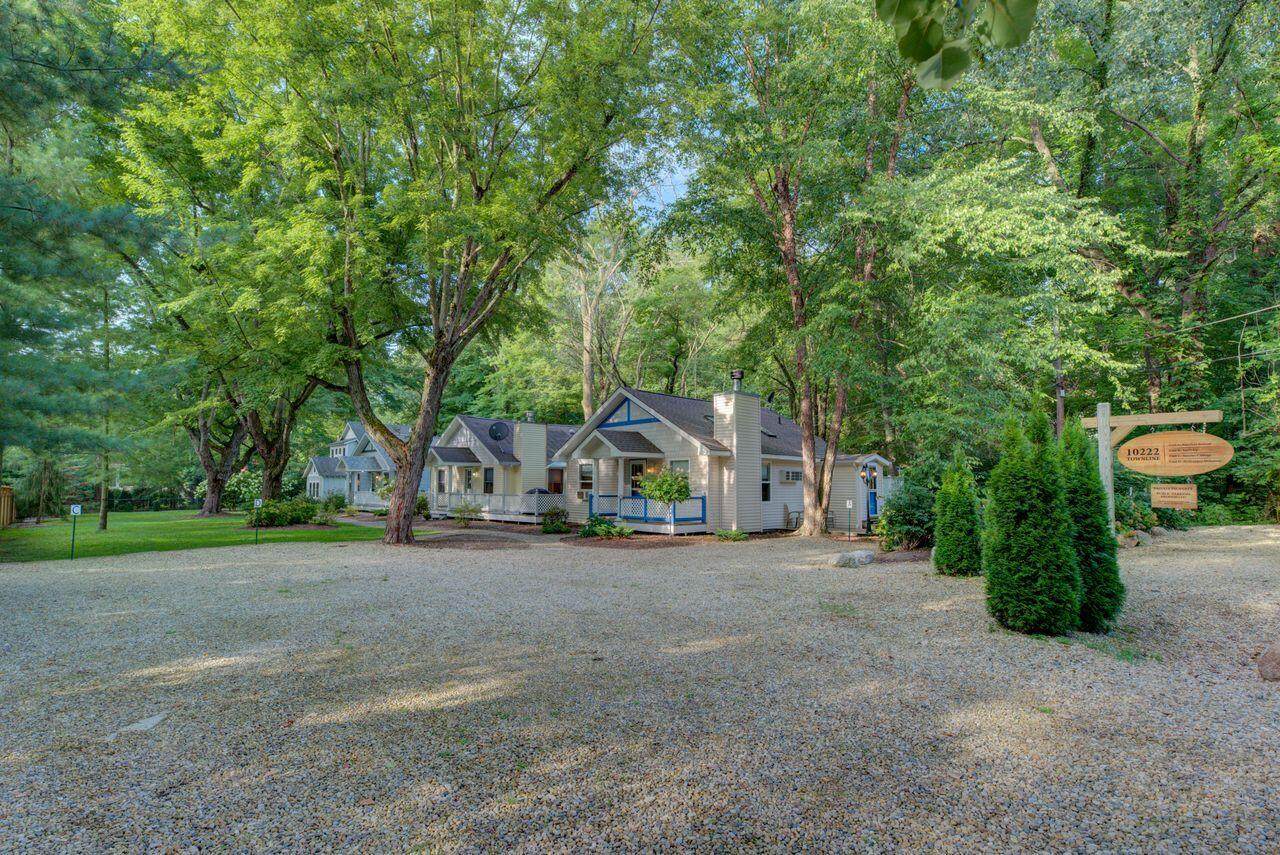 10222 Townline Avenue - Photo 1