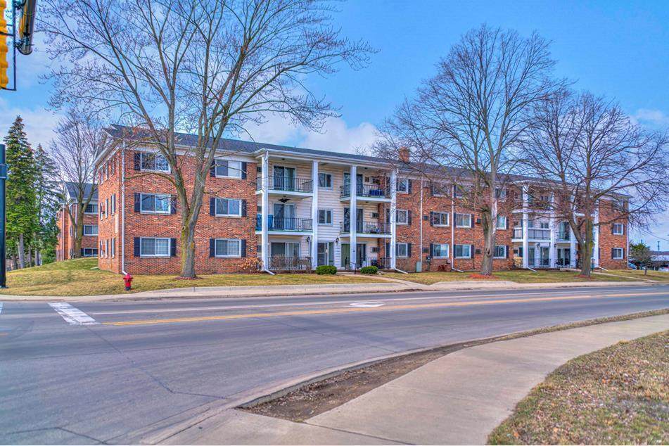 806 W Michigan Avenue - Photo 1