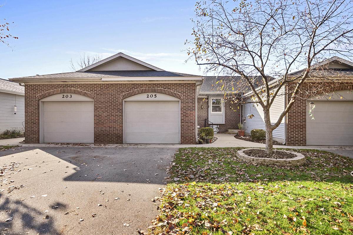 205 Laurelwood Court - Photo 1