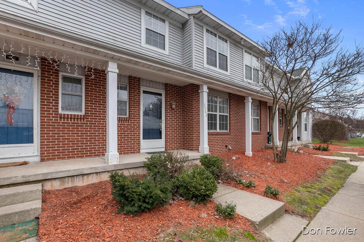 3902 Courtyard Place - Photo 1