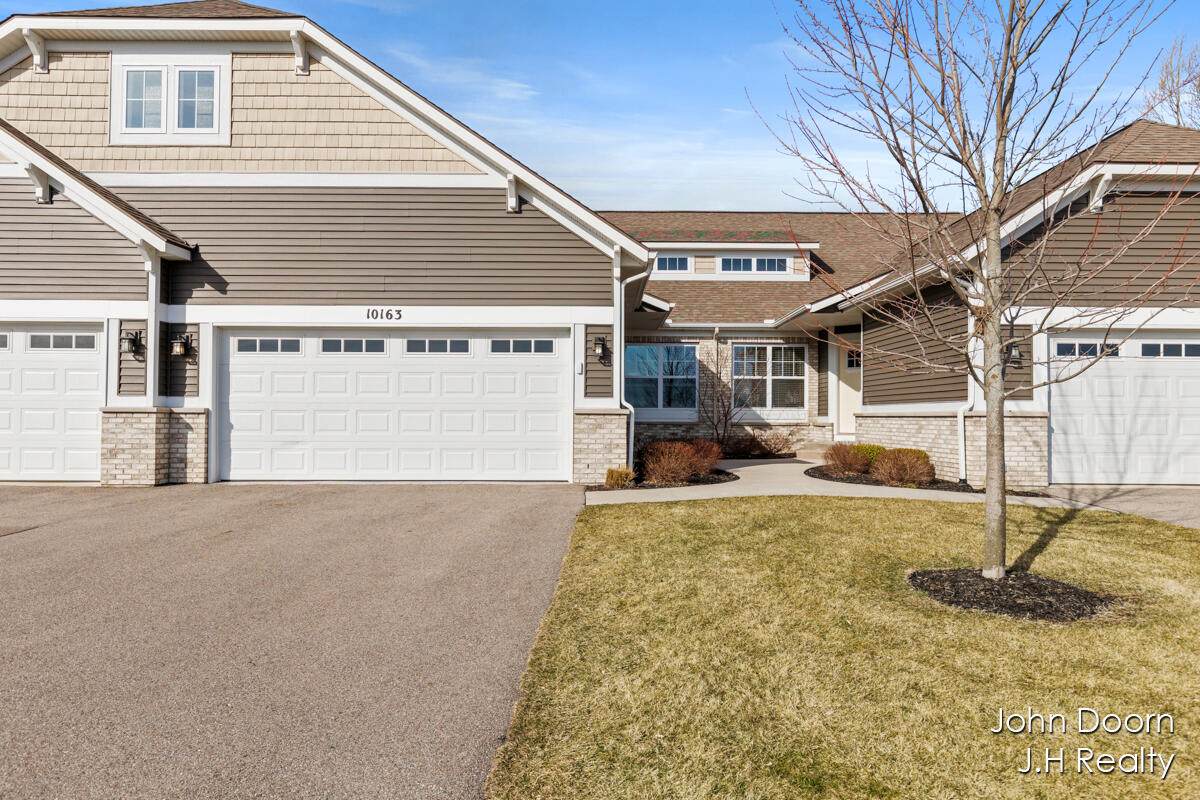 10163 Crossroads Circle - Photo 1