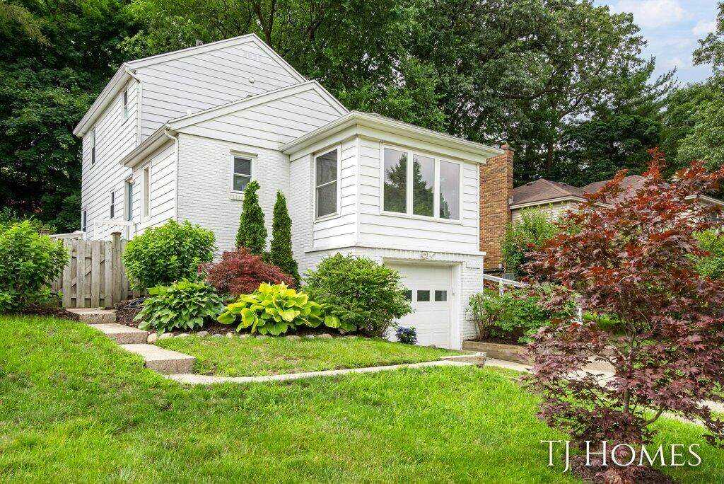 1658 Hiawatha Drive - Photo 1
