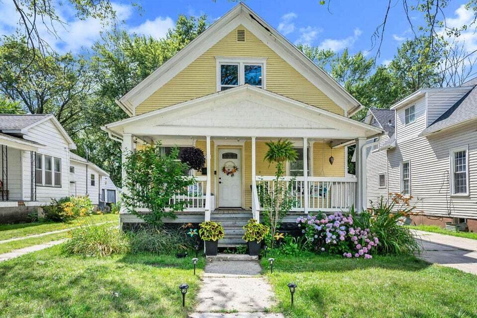 1699 Division Street - Photo 1