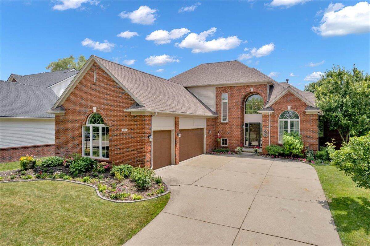 723 Bay Pointe Drive - Photo 1