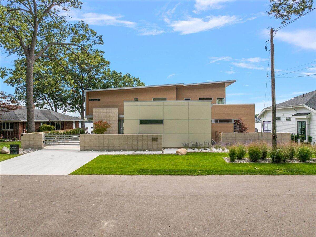 602 Lawn Avenue - Photo 1