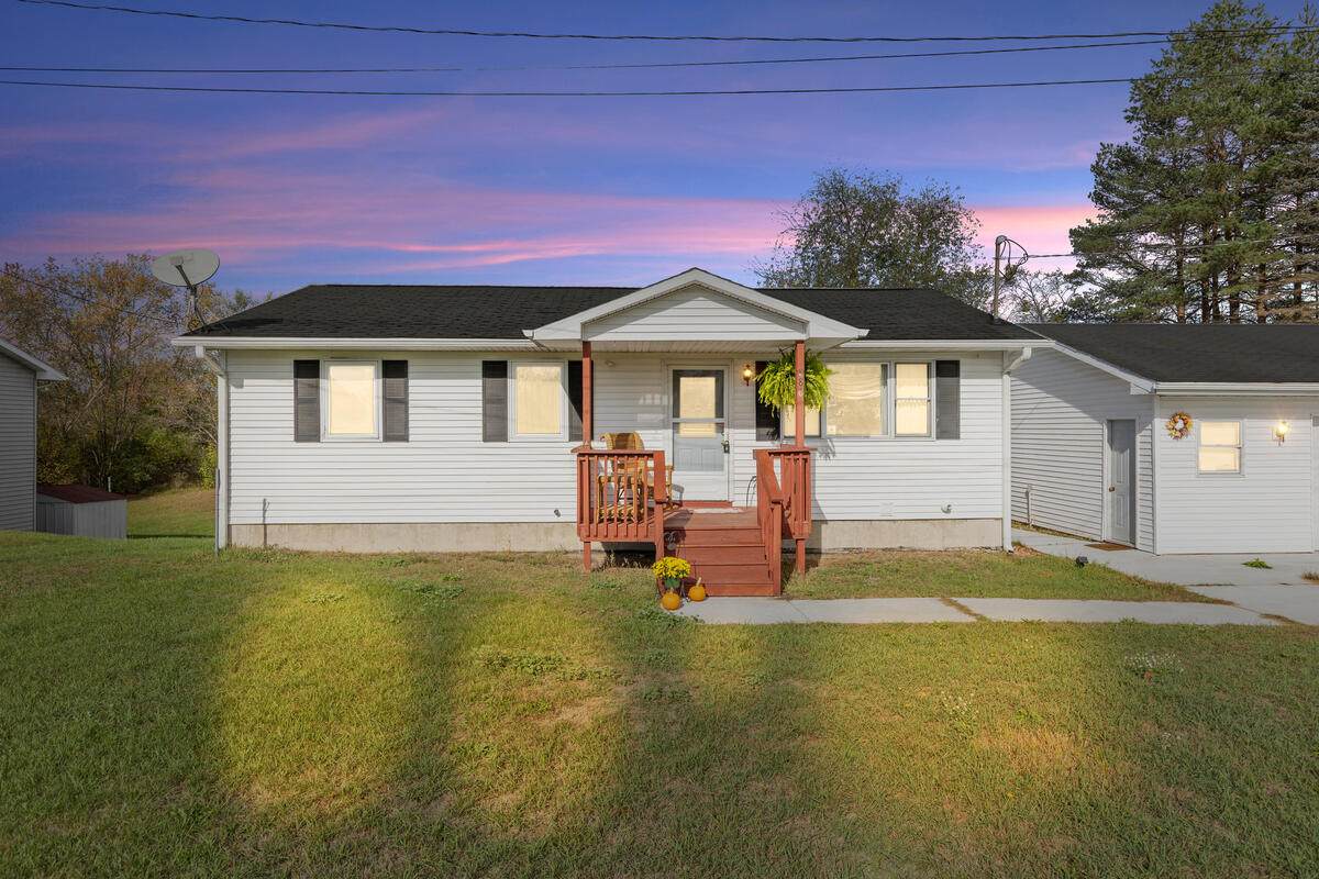 886 Maple Street - Photo 1