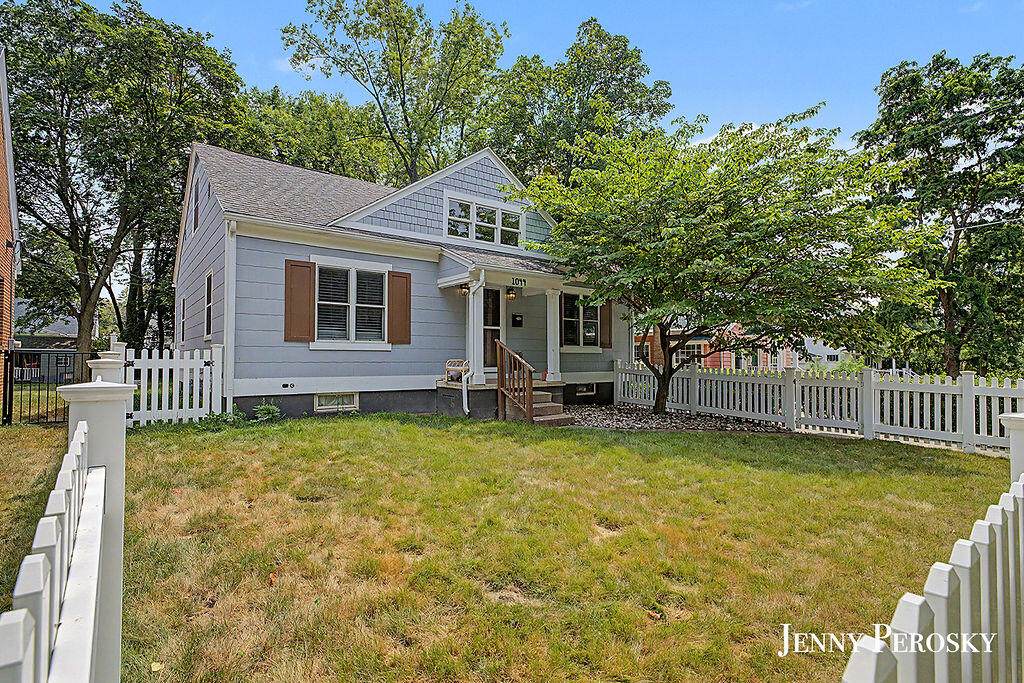 1044 Breton Road - Photo 1