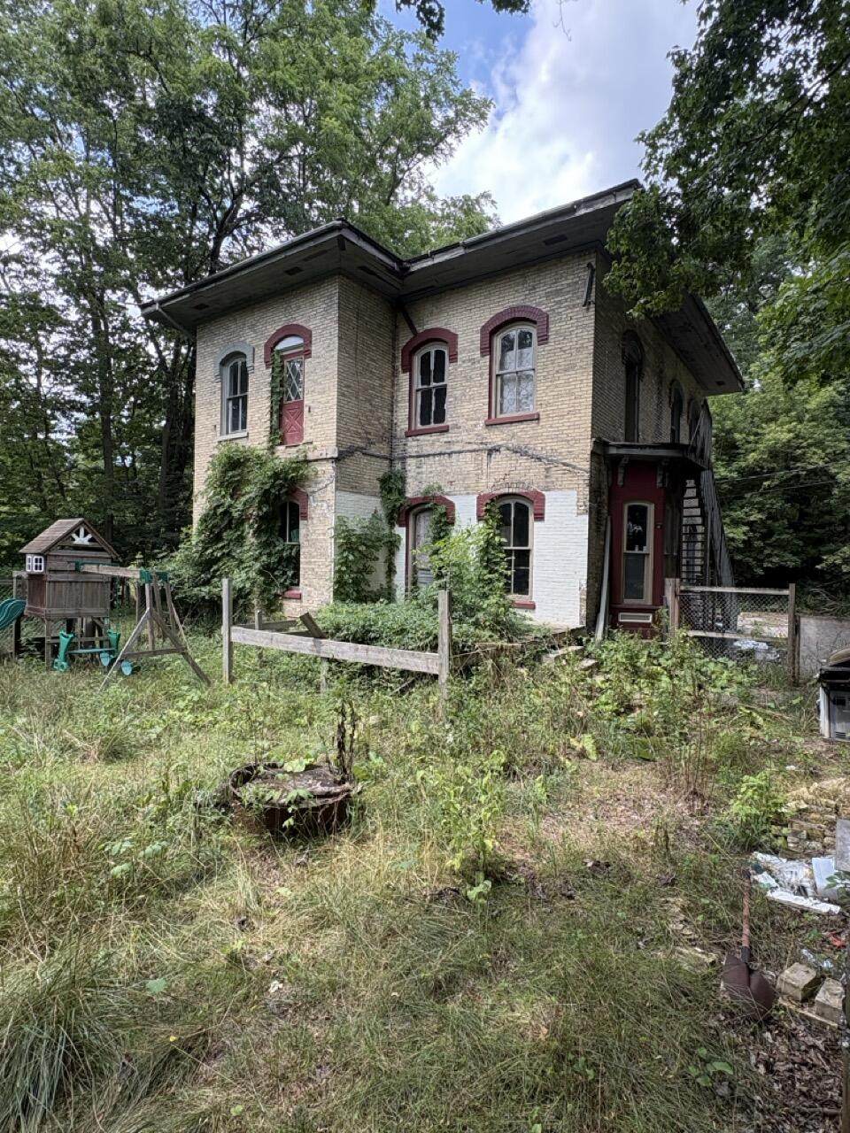 912 Main Street - Photo 1