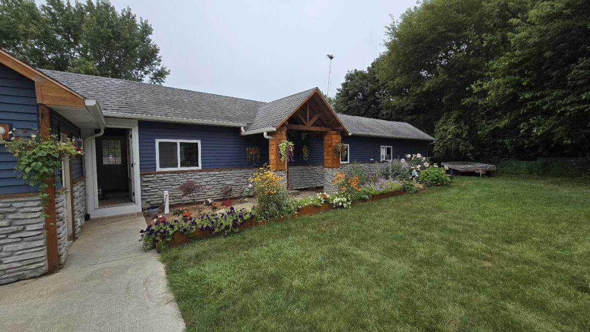 11118 Grand River Avenue - Photo 1