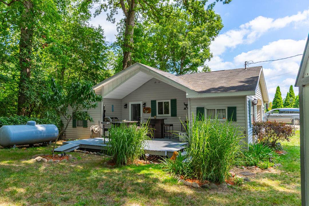 9728 Lakeview Drive - Photo 1