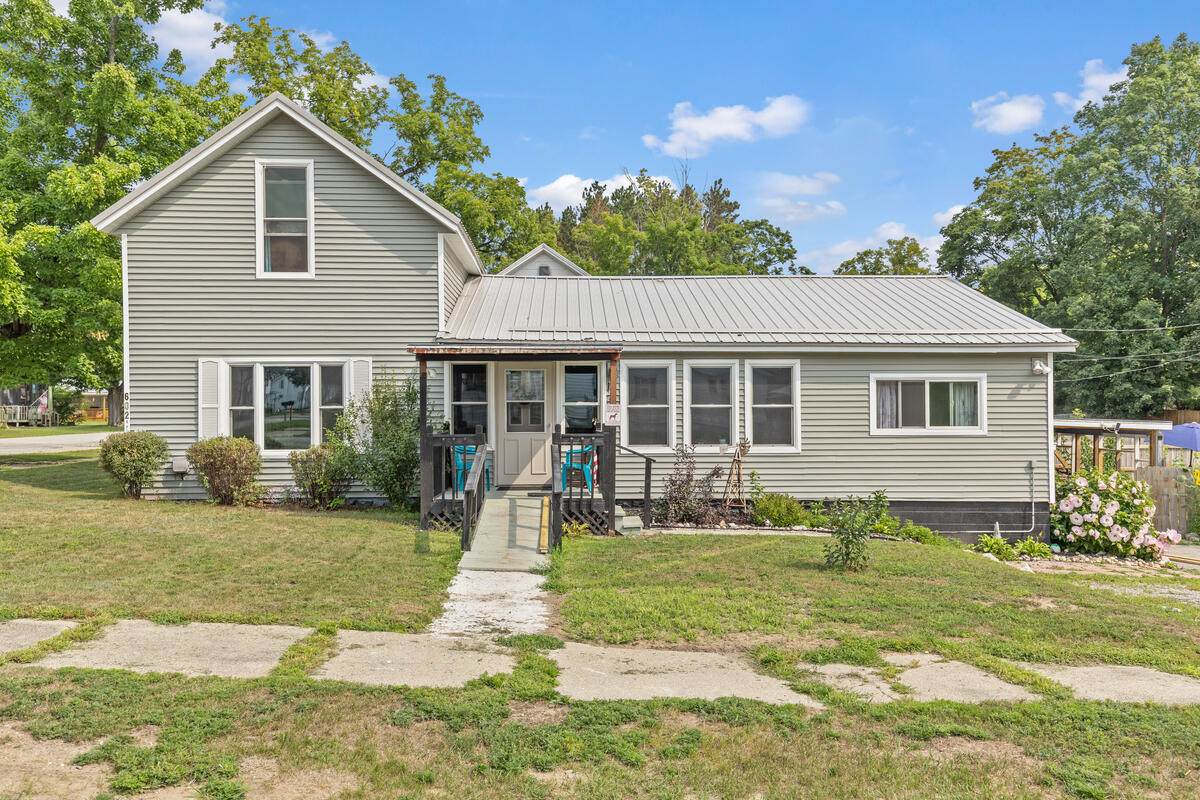 602 Pine Street - Photo 1