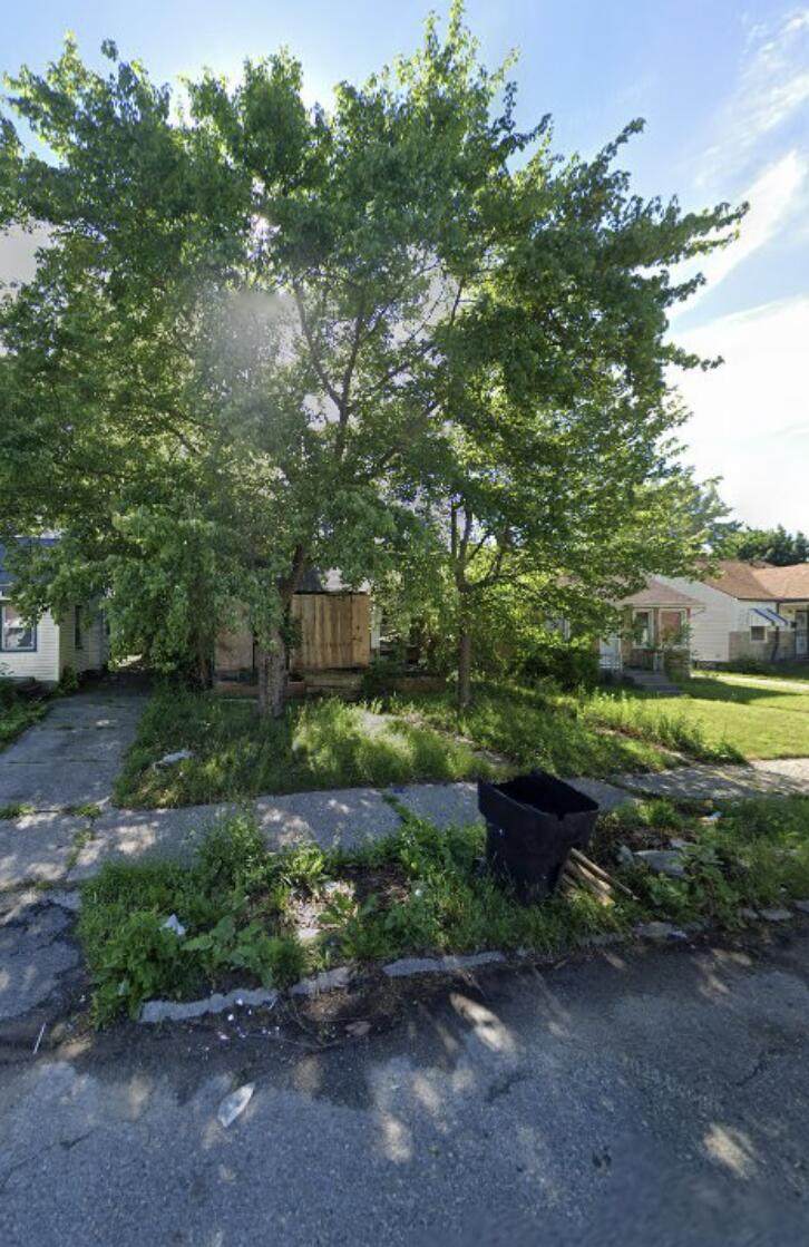 19684 Albany Street - Photo 1