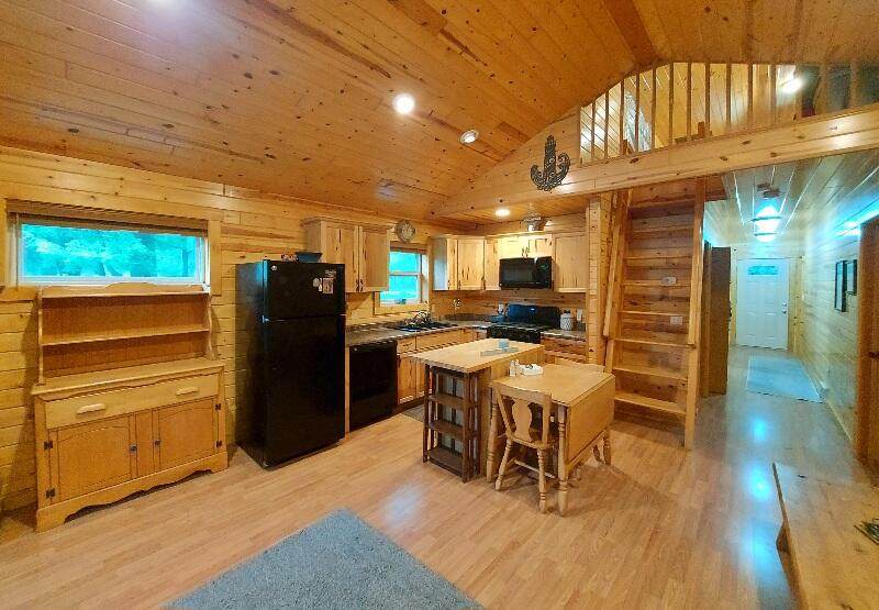 https://bt-photos.global.ssl.fastly.net/swmich/orig_boomver_1_26051085-2.jpg