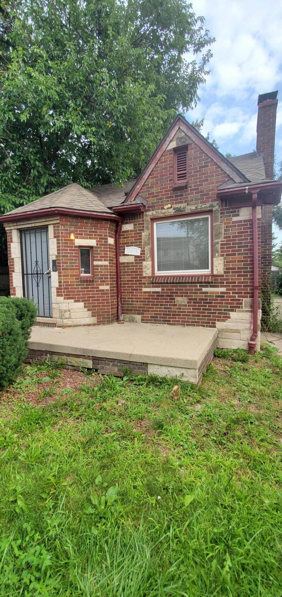 11828 College Street - Photo 1