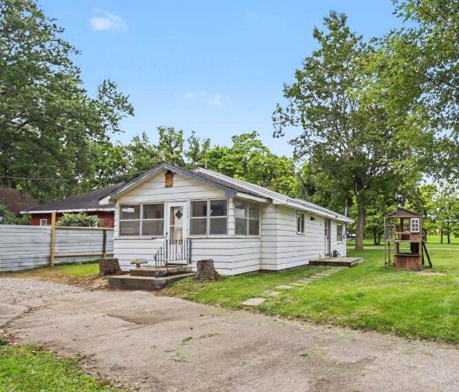 210 16th Street - Photo 1
