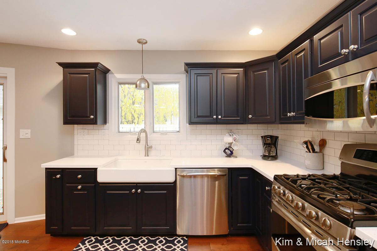 2910 Oakwood Drive - Photo 1