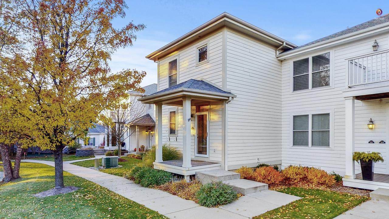 211 Outlook Drive - Photo 1