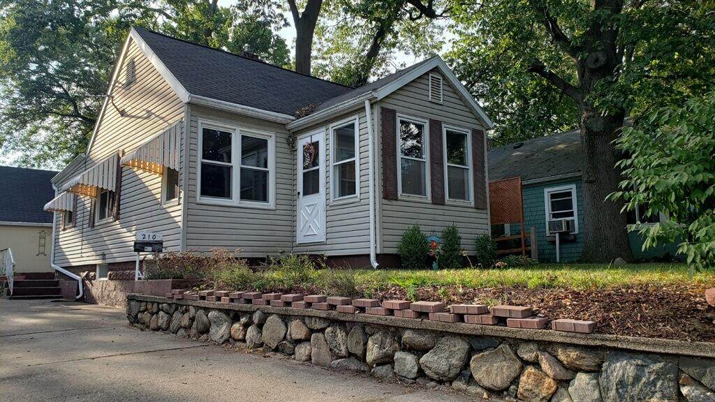 210 16th Street - Photo 1