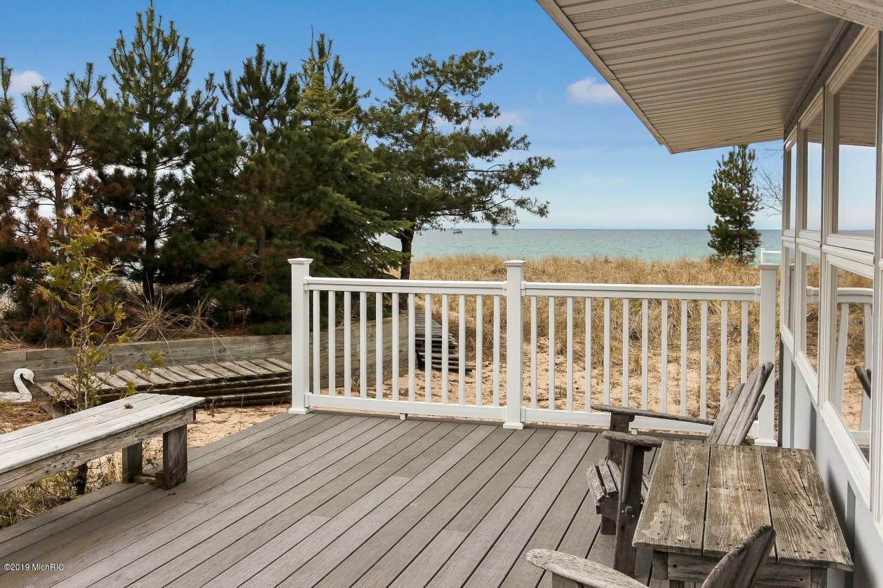 8998 Lakeside Avenue - Photo 1