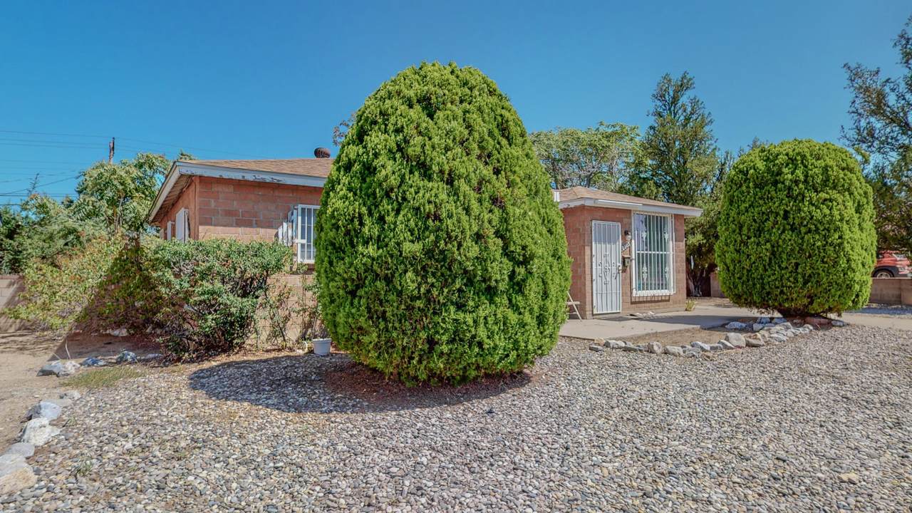 8803 Menaul Boulevard - Photo 1