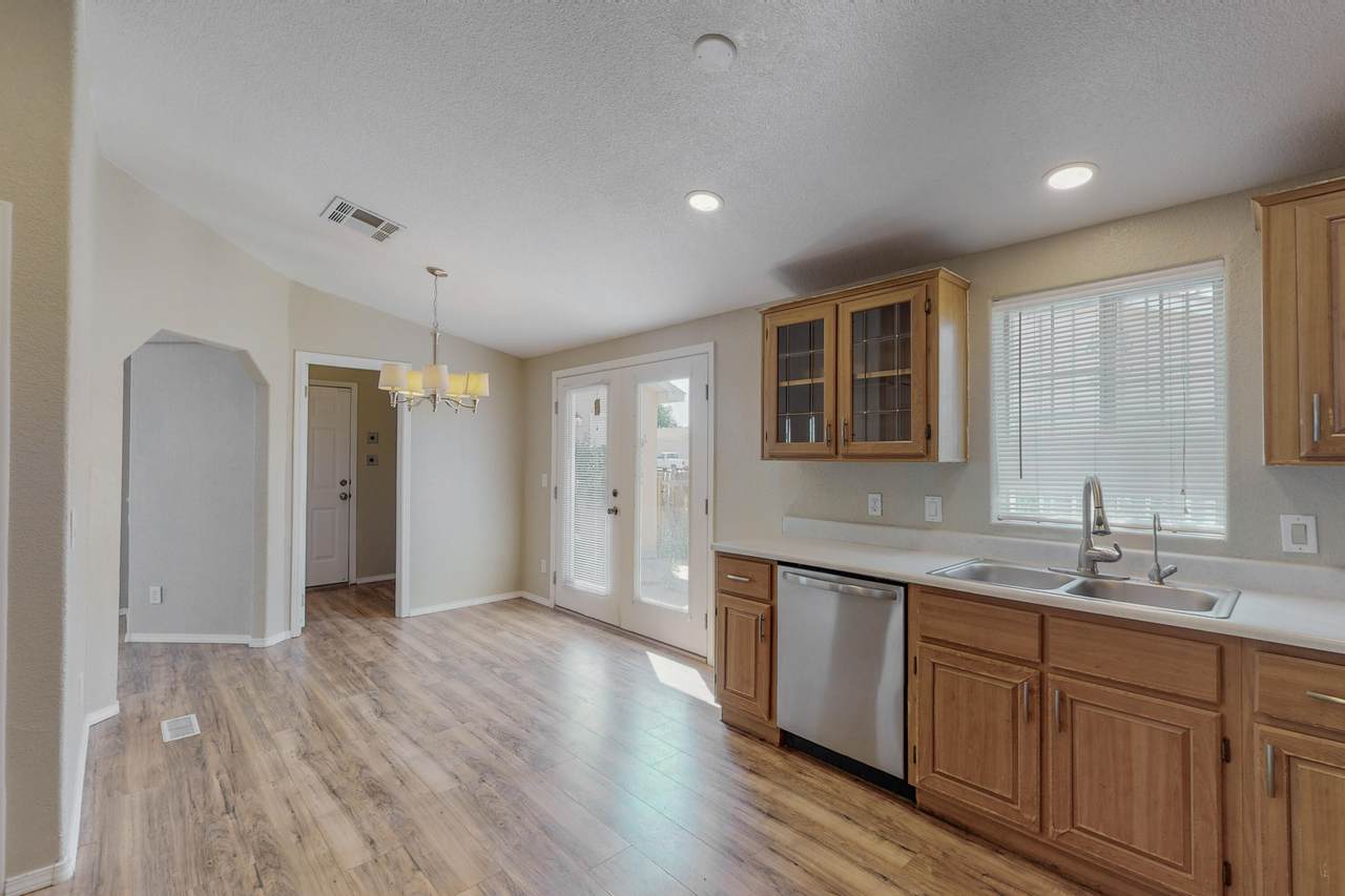 419 Saint James Place - Photo 1