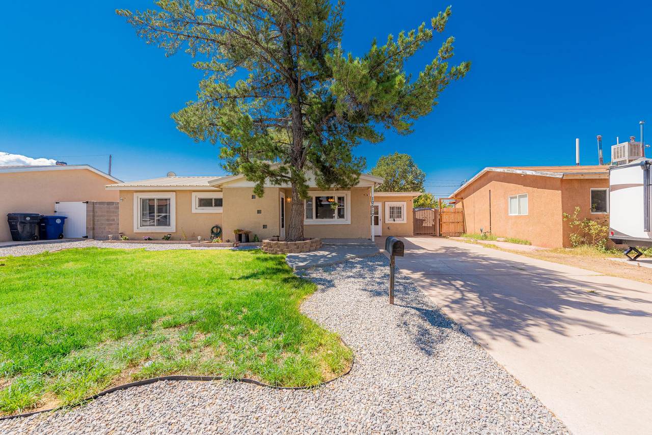 10512 San Jacinto Avenue - Photo 1