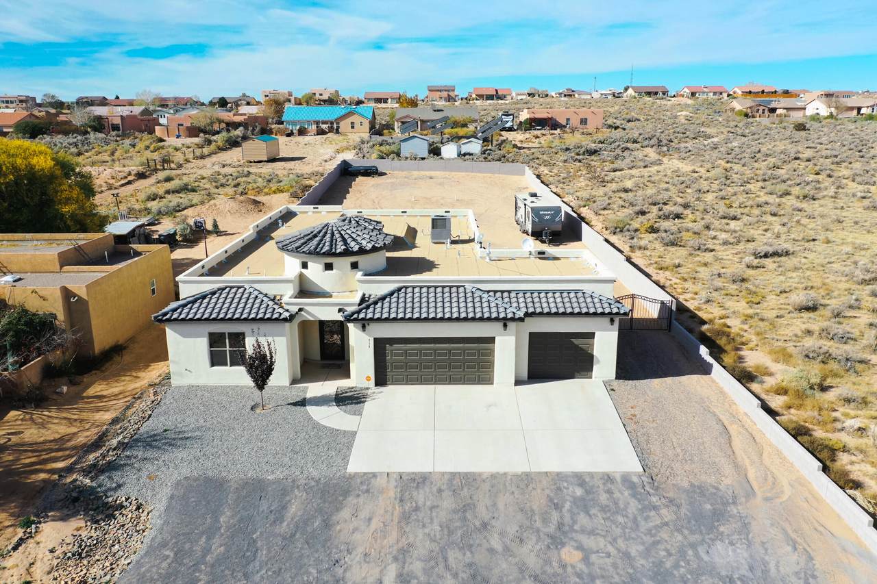 717 9TH Street - Photo 1