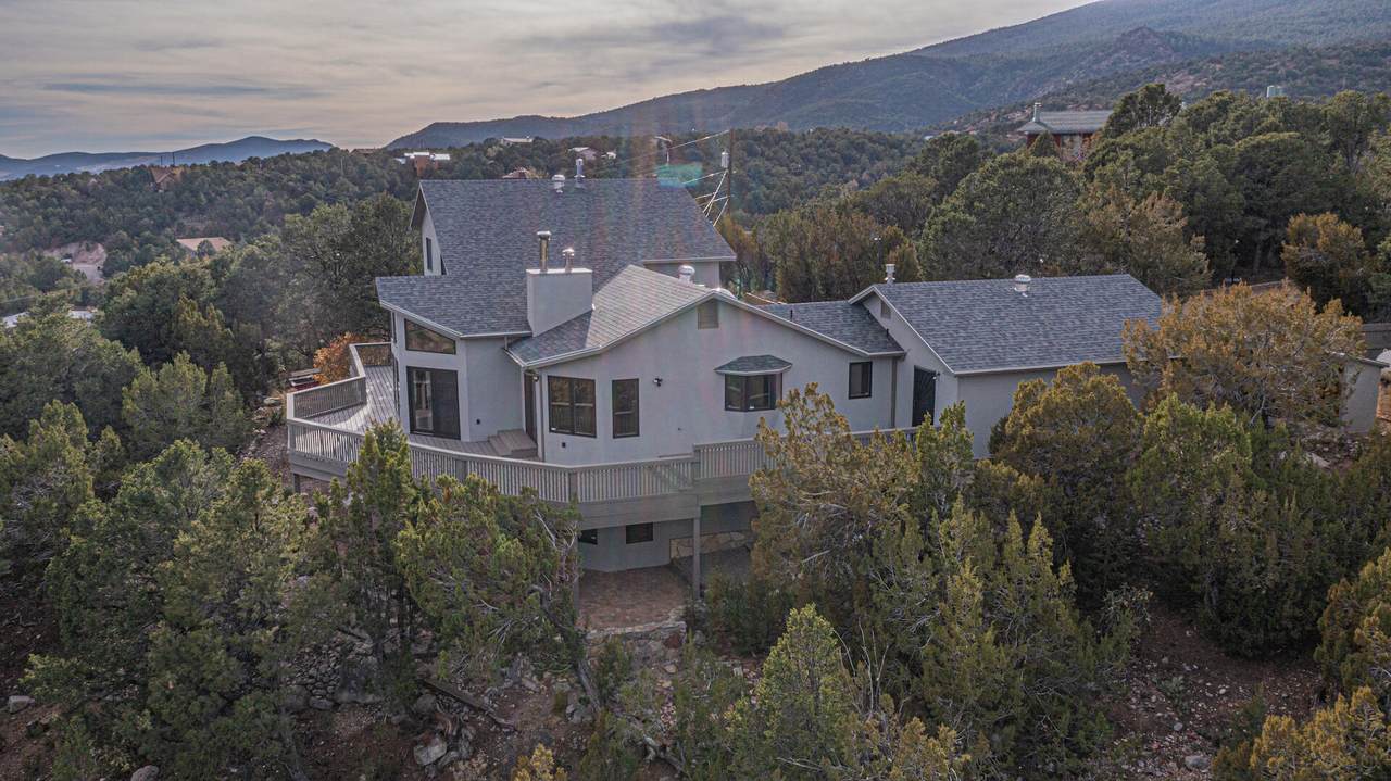 48 Manana Drive - Photo 1