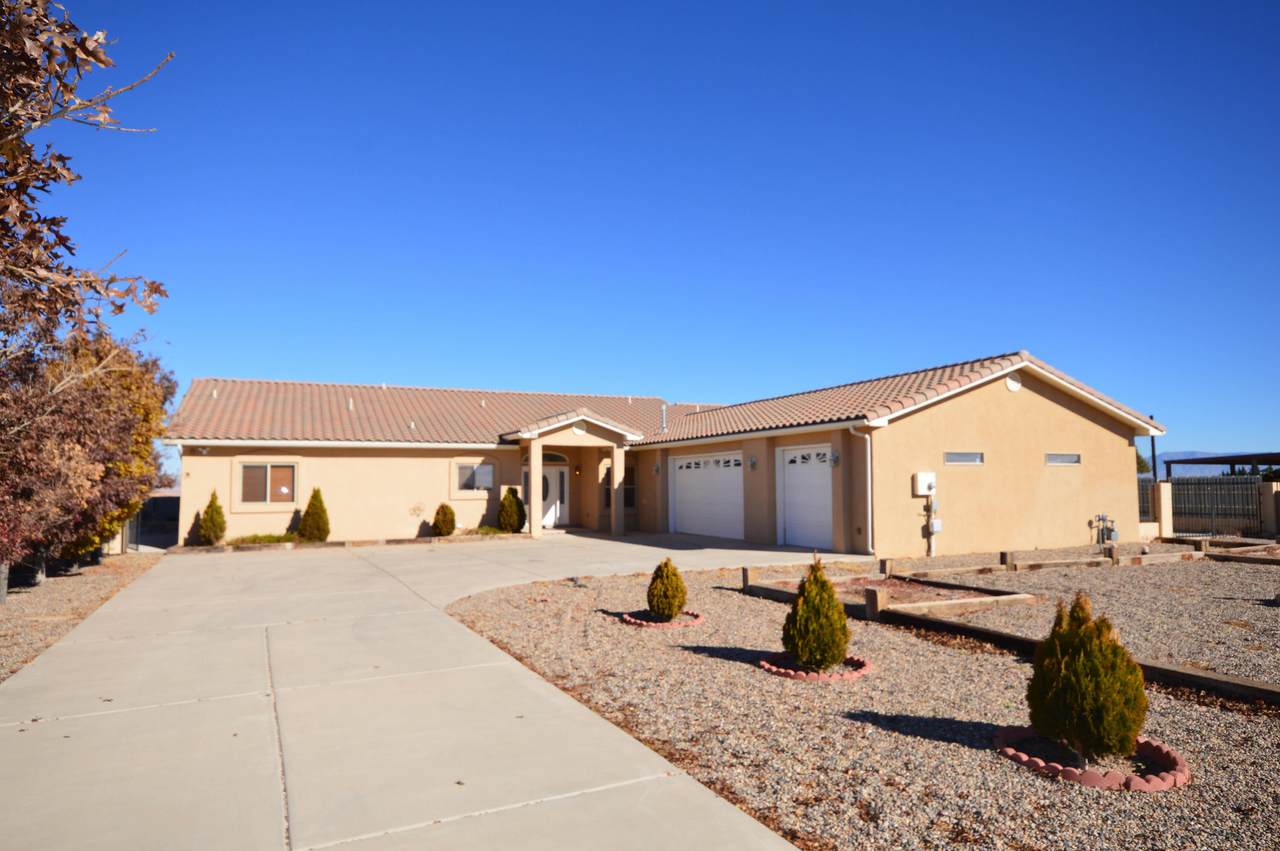 816 Desi Loop - Photo 1