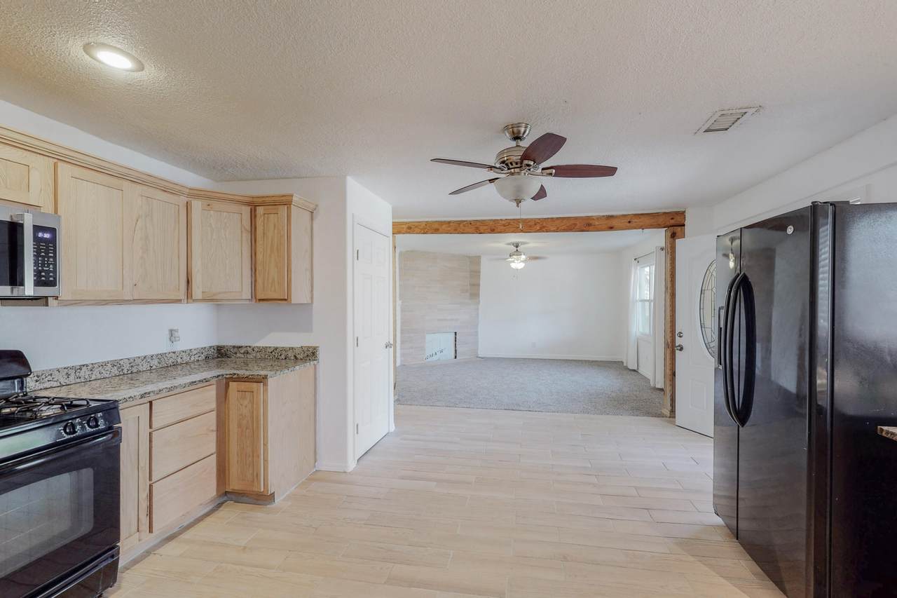 5321 8TH Court - Photo 1