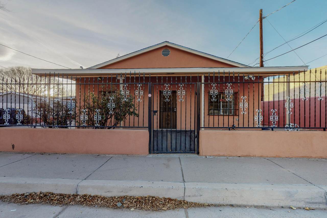 2205 William Street - Photo 1