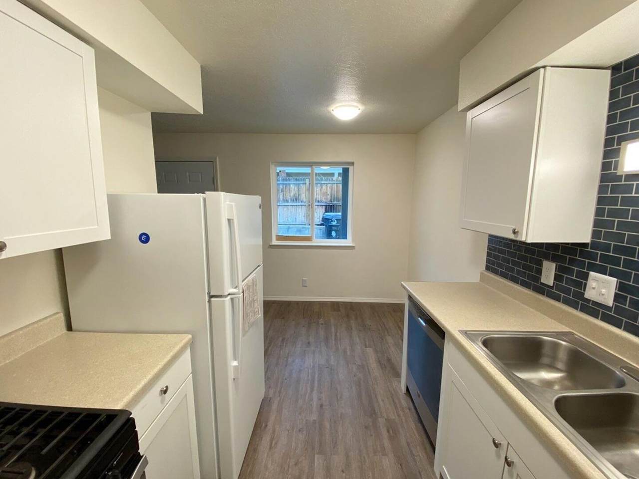 12120 Menaul Boulevard - Photo 1