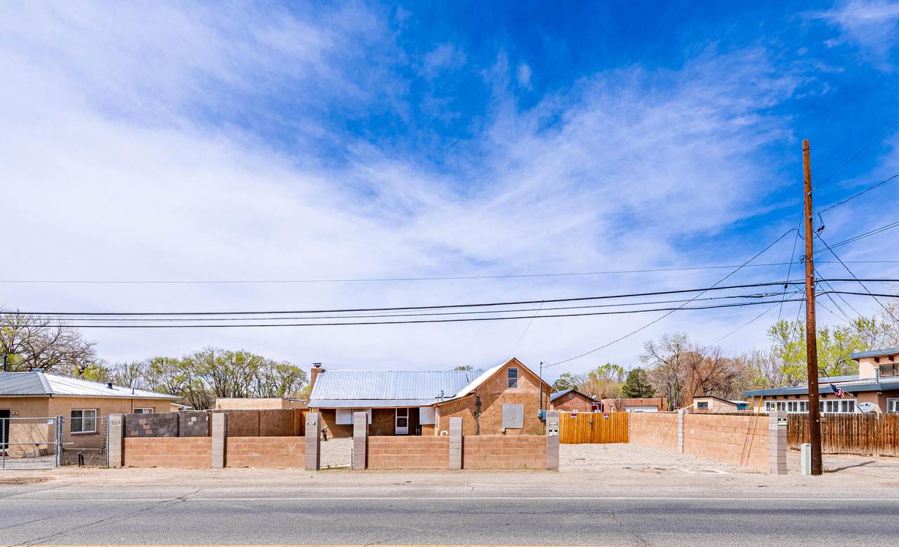 4821 Isleta Boulevard - Photo 1