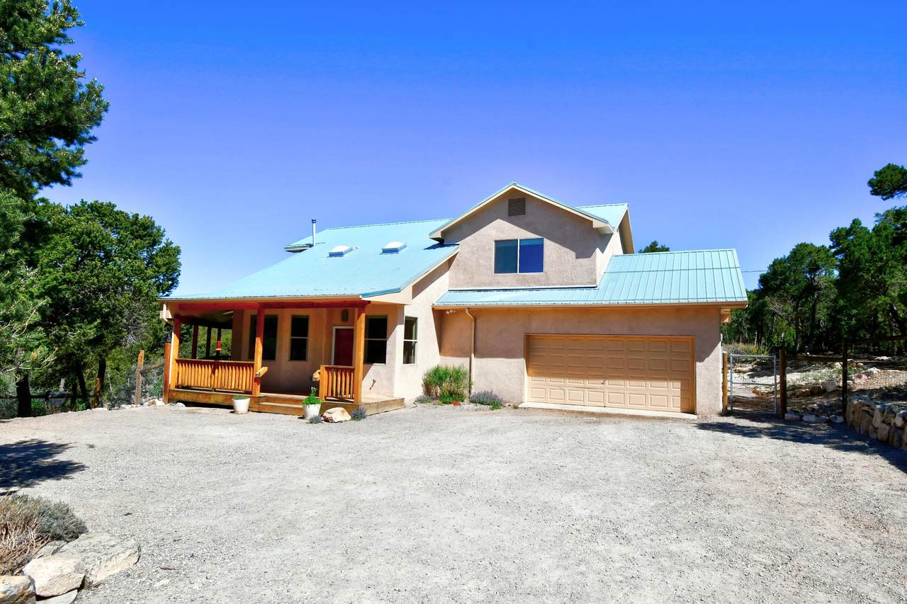21 Crystal Lane - Photo 1