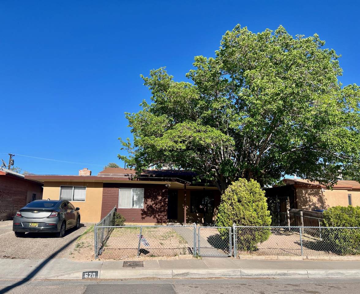 620 Dallas Street - Photo 1