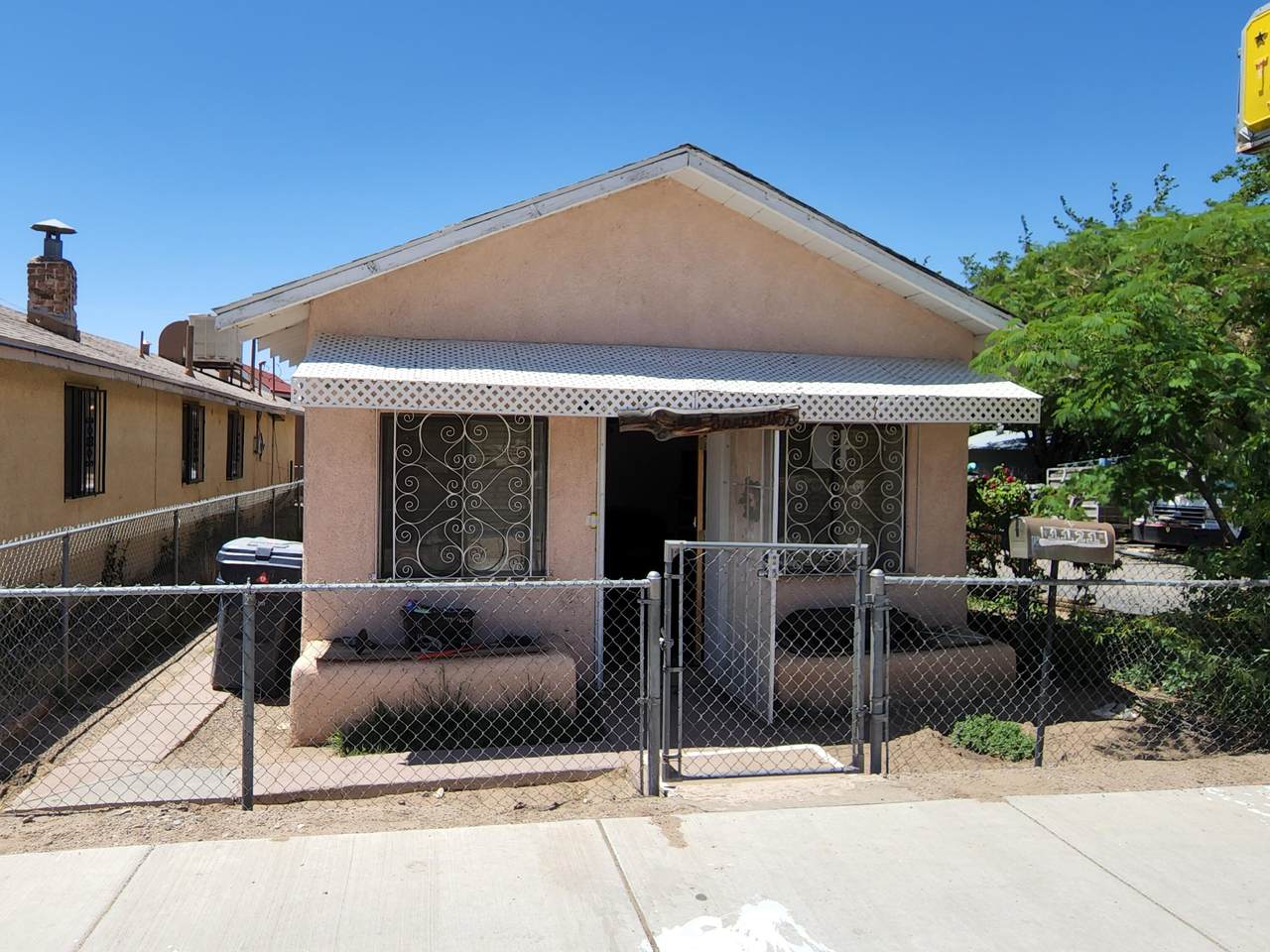 1121 Broadway Boulevard - Photo 1