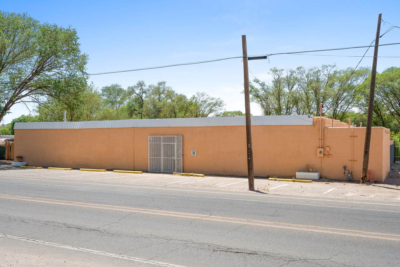 4531 Isleta Boulevard - Photo 1