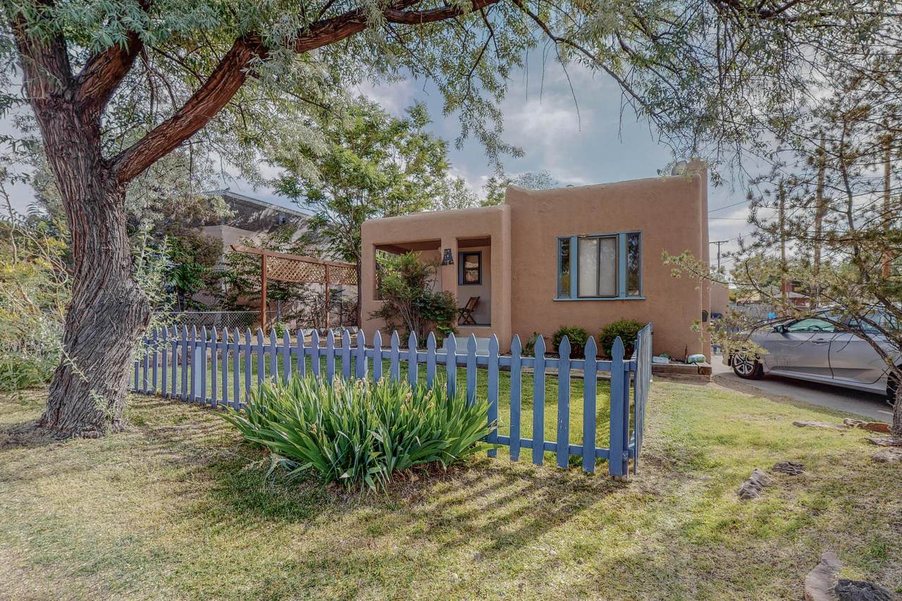 215 Wellesley Drive - Photo 1